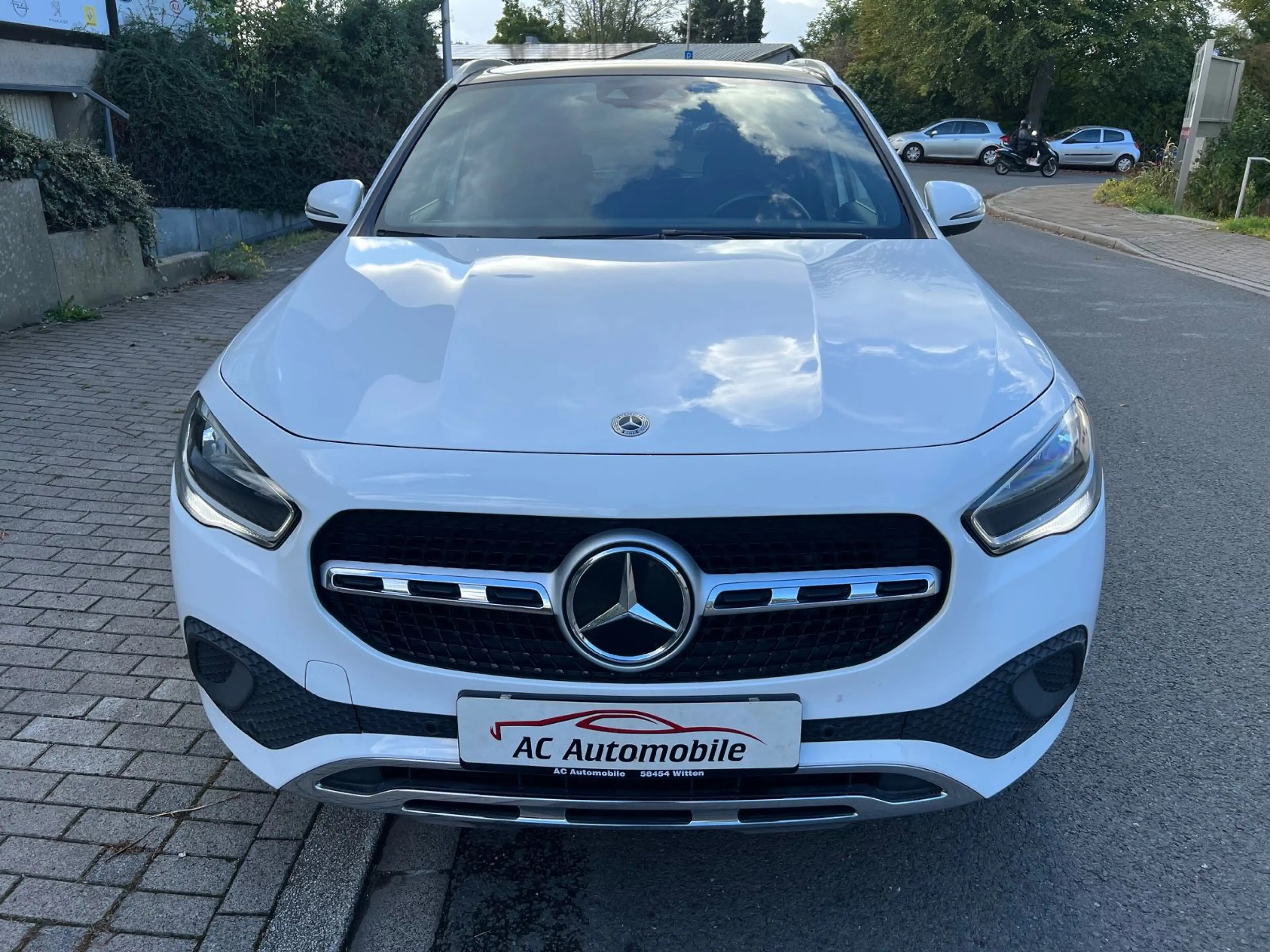 Mercedes-Benz GLA 200 GLA GLA 200*AHK*Pano*LED*SHZ* — photo 3
