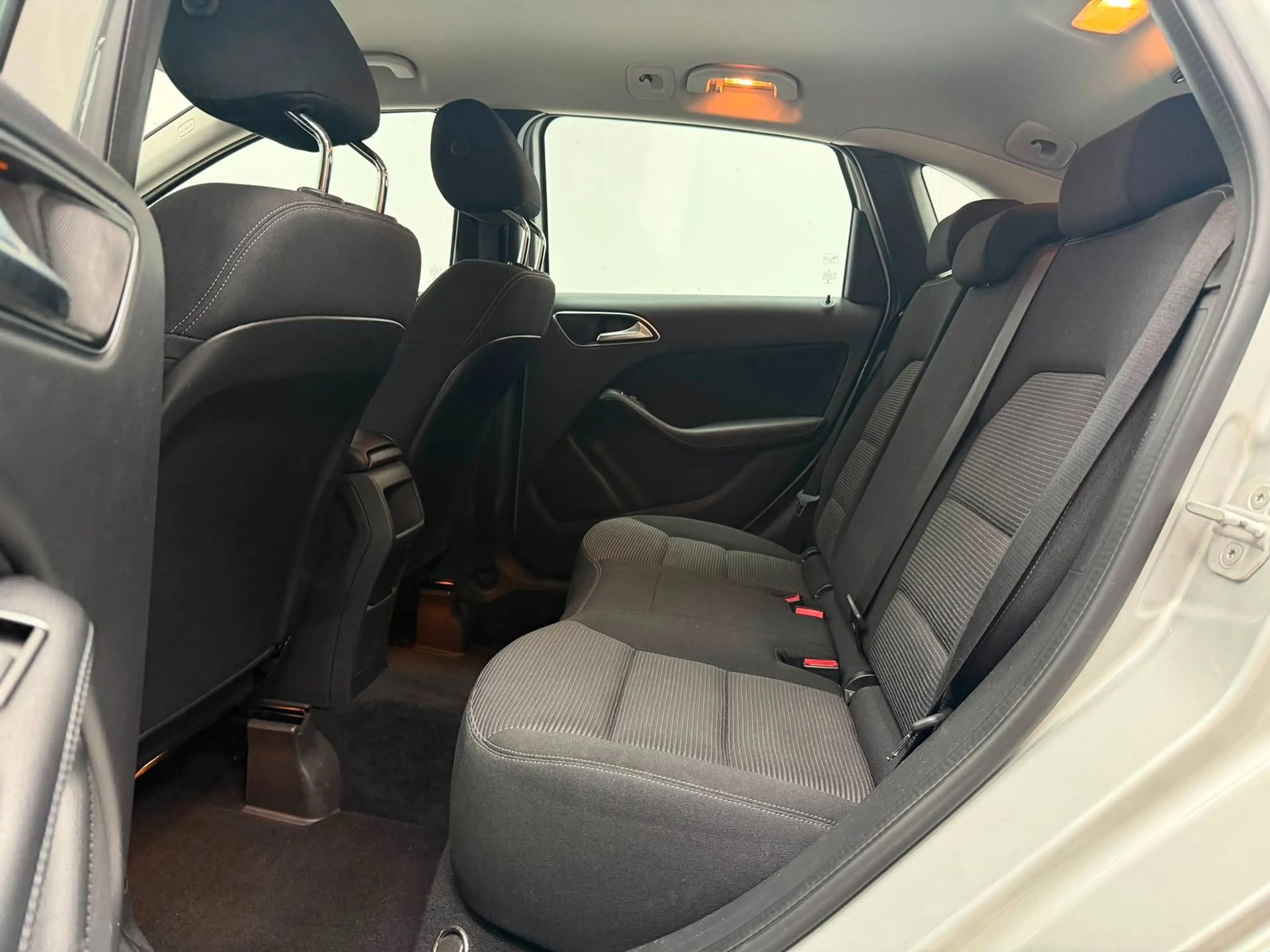 Mercedes-Benz B 220 CDI  / SHZ / RKAM / LED / TEMPOMAT — photo 12