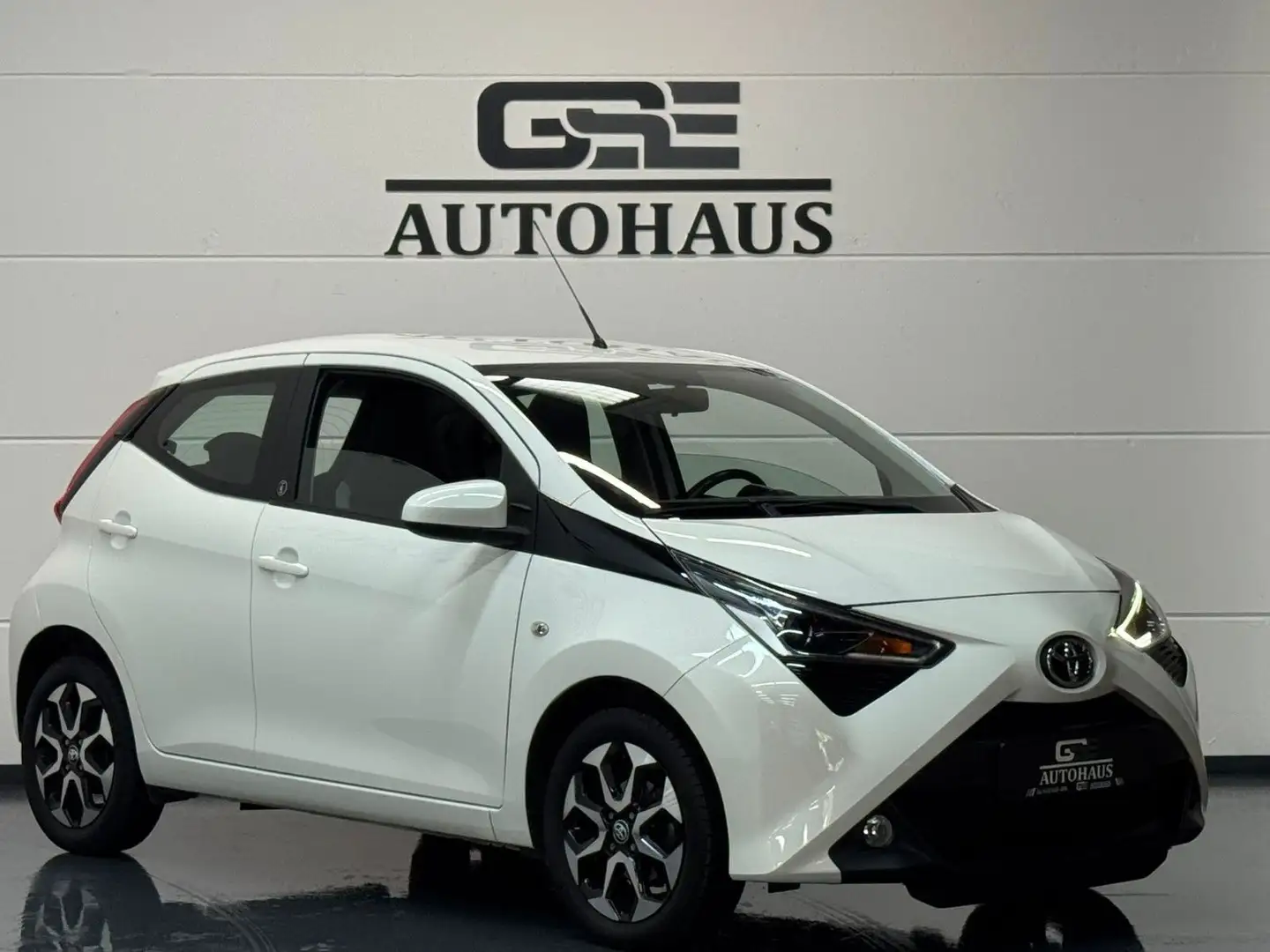 Toyota Aygo AYGO x-play Team D*Kamera*Temp.*Klima*Pdc Blanc - 1