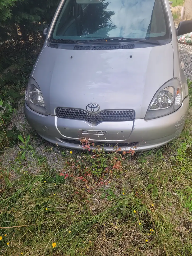 Toyota Yaris 1.0i VVT-i 16v Linea Luna Gris - 1