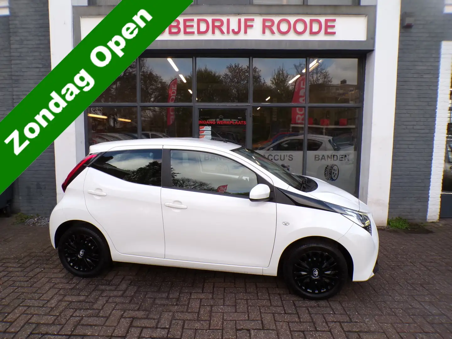 Toyota Aygo 1.0 VVT-i x-joy AUTOMAAT,1 EIGENAAR,ZEER MOOI !!! Weiß - 1