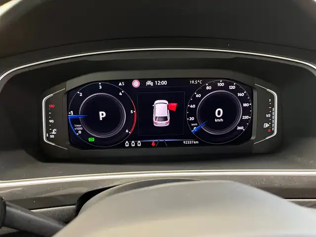 Volkswagen Tiguan view 12