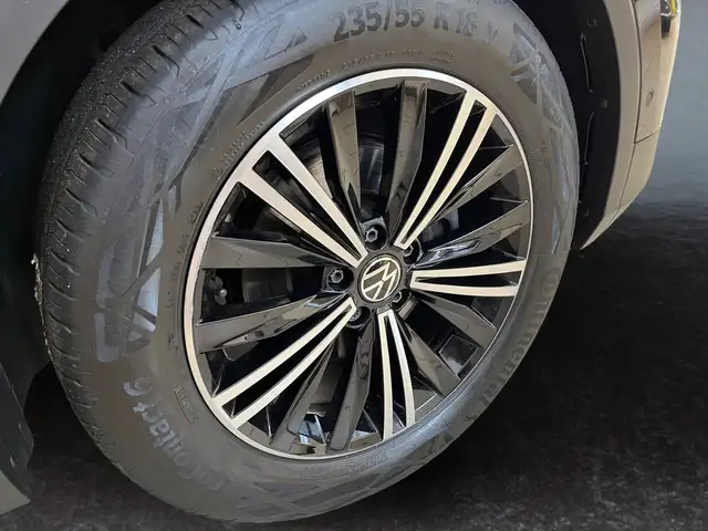 Volkswagen Tiguan view 15