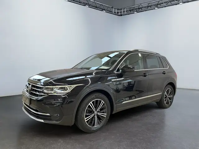 Volkswagen Tiguan view 2