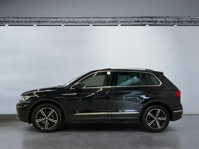 Volkswagen Tiguan view 3