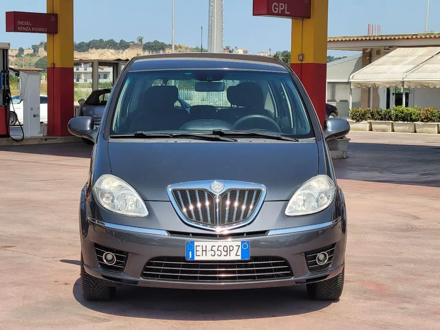 Lancia MUSA 1.3 Mjt 95 CV 5th Avenue Grey - 2