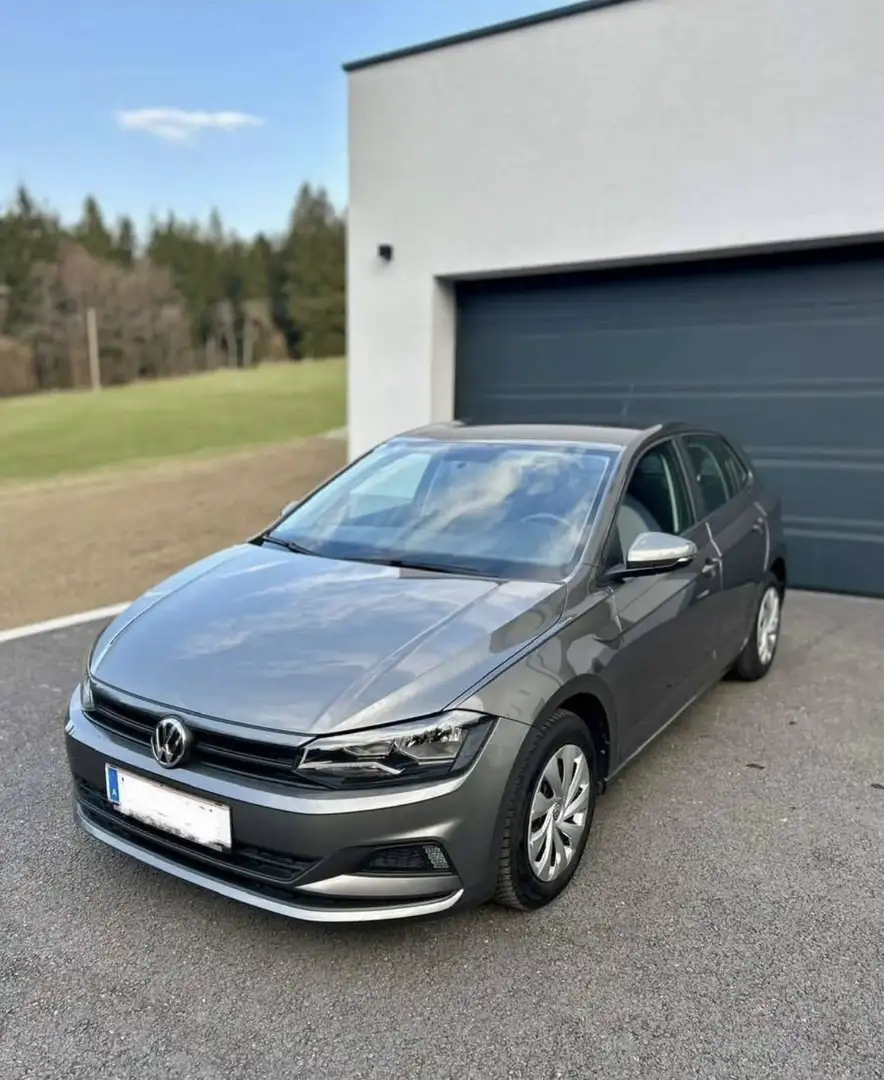 Volkswagen Polo 1,0 Comfortline, scheckheftgepflegt, 8fach bereift Grau - 2