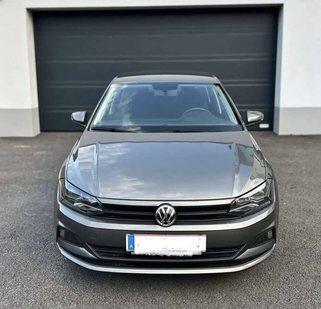 Volkswagen Polo 1,0 Comfortline, scheckheftgepflegt, 8fach bereift Grau - 1