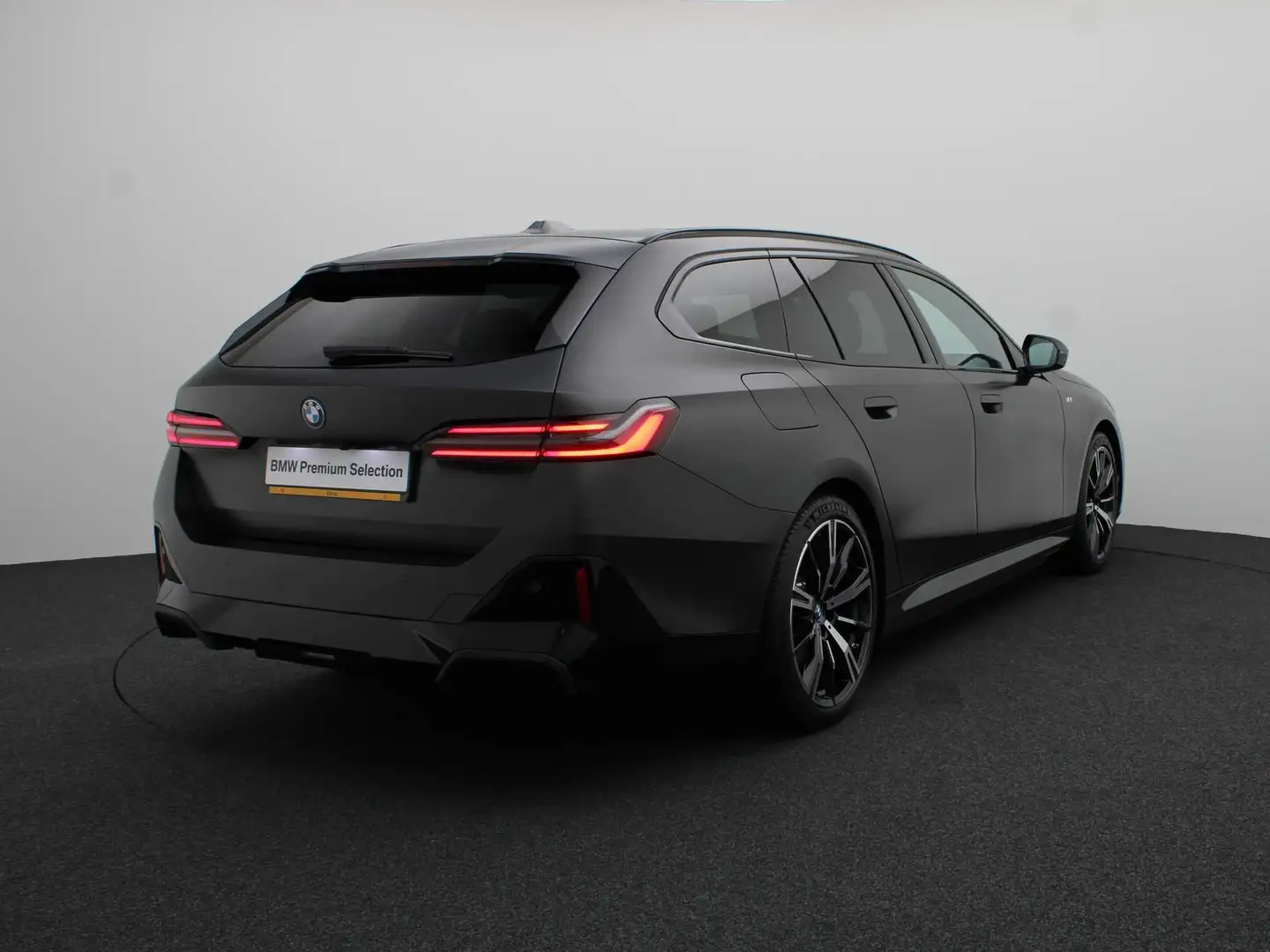 BMW i5 Touring eDrive40 | M Sportpakket Pro | Innovation Grijs - 2