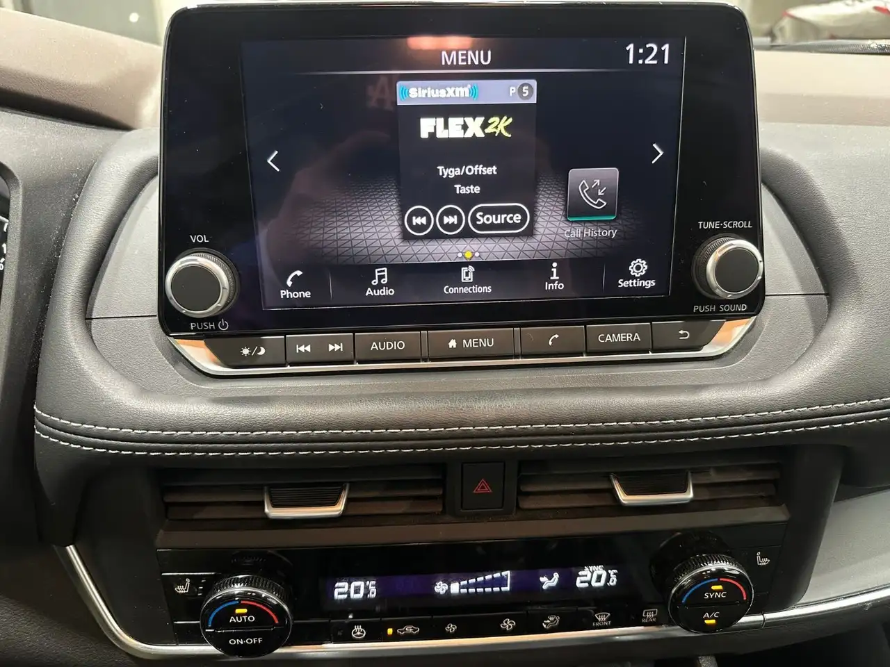 Nissan Rogue снимка Nissan Rogue