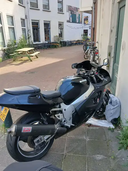Suzuki GSX-R 600 - foto 2