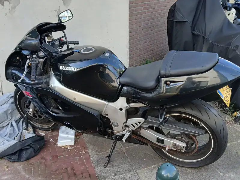 Suzuki GSX-R 600 - foto 3