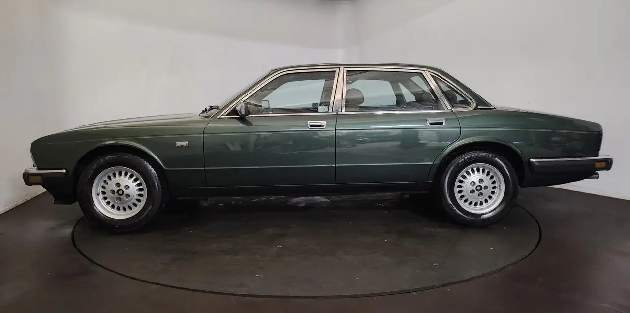 Jaguar XJ40, foto 8