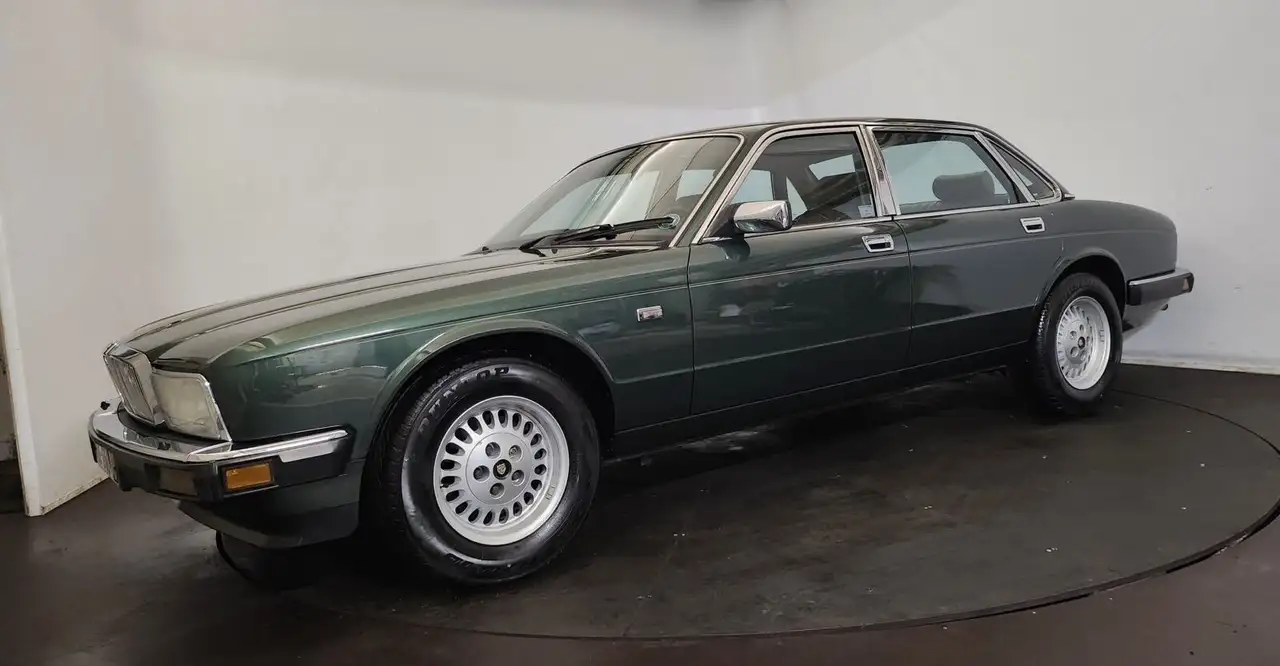 Jaguar XJ40, foto 2