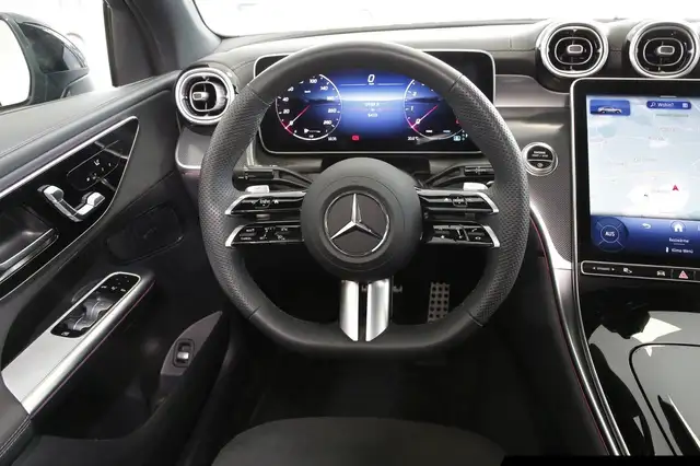 Mercedes-Benz GLC view 12