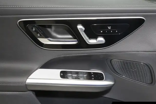 Mercedes-Benz GLC view 14