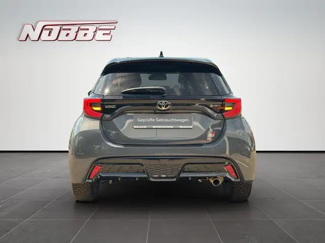 Toyota Yaris view 4
