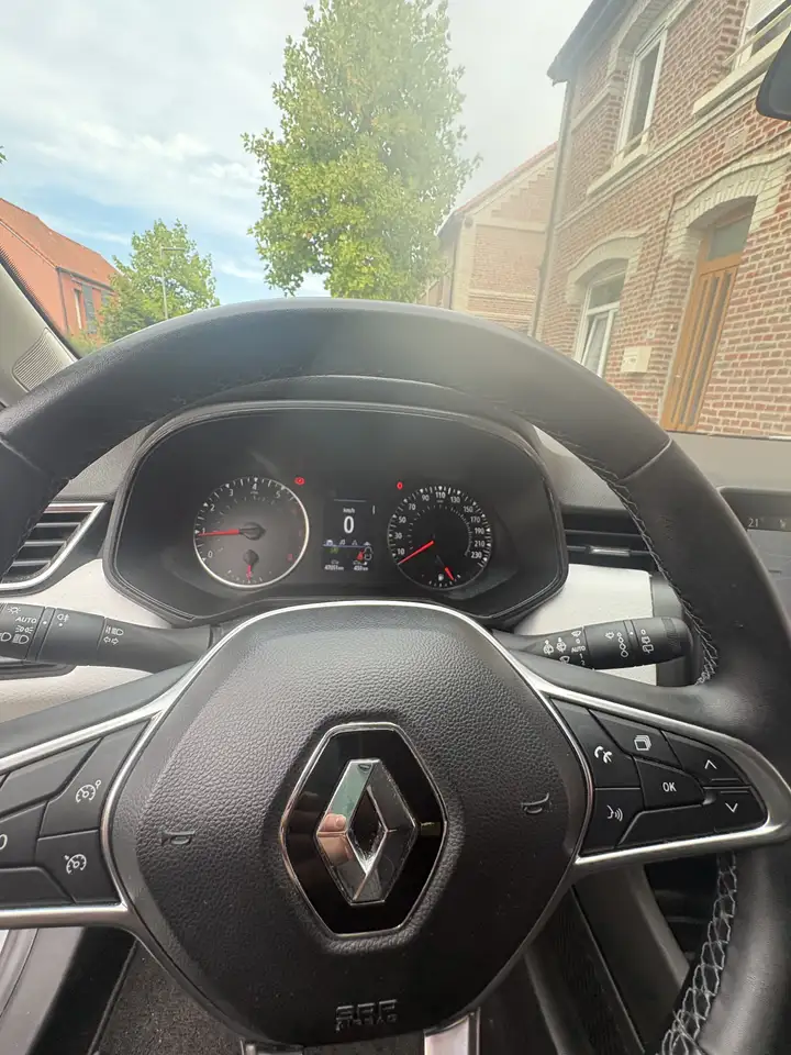 Renault Clio Citadine 5 portes — photo 6