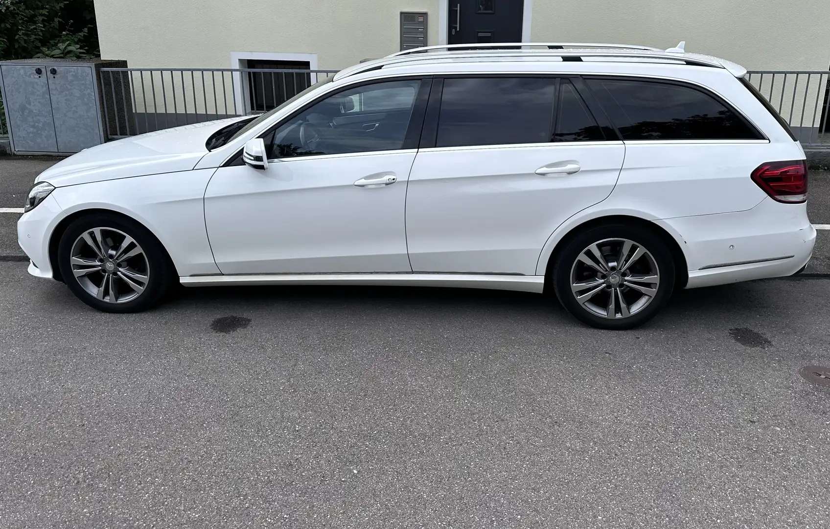 Mercedes-Benz E 220 E 220 BlueTec (212.201) Blanc - 2