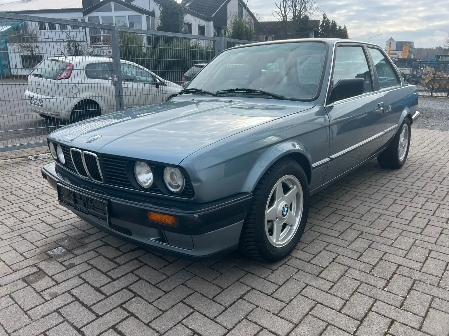 BMW 316 i Cope Automatik H-Kennzeichen Grau - 1