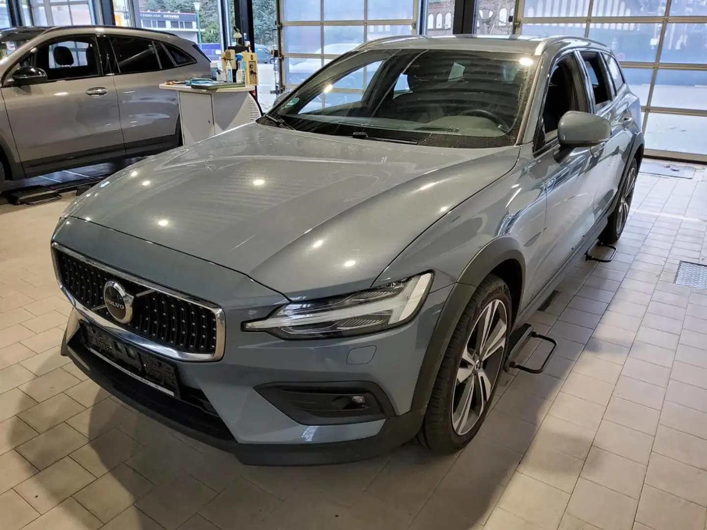 Volvo V60 Cross Country B4 AWD ULTIMATE AHK+PANO+ Gri - 2