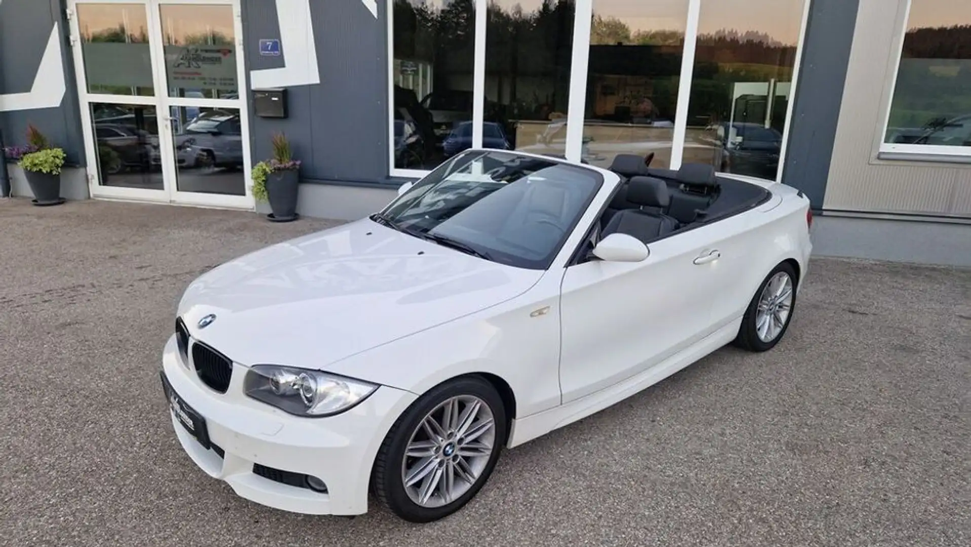 BMW 118 i Cabrio M-Sport Weiß - 2