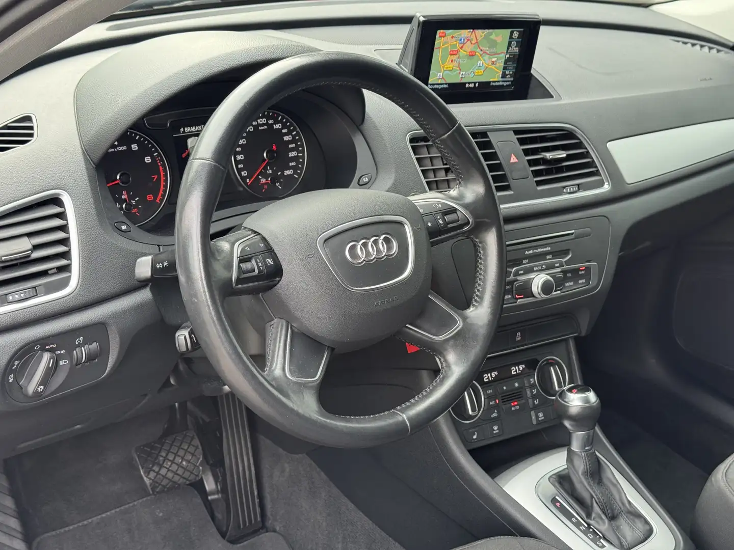 Audi Q3 1.4 TFSI CoD Design Pro Line Plus Zwart - 2