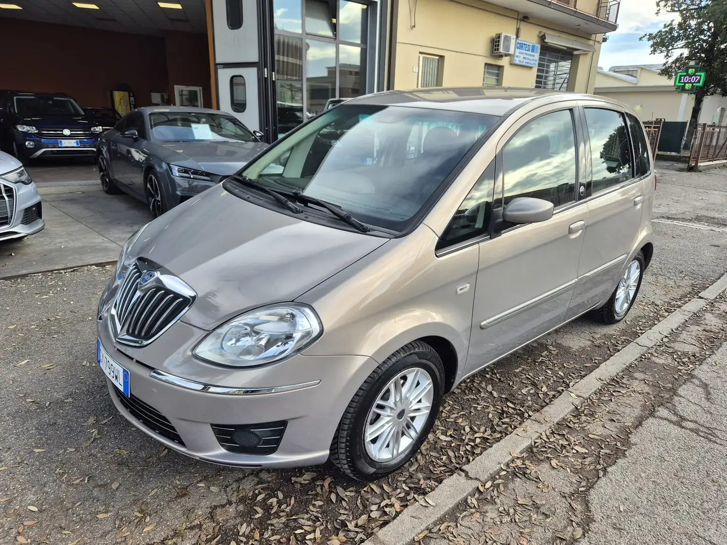 Lancia MUSA Musa 1.4 8v Diva (argento) ecochic Gpl Gris - 2