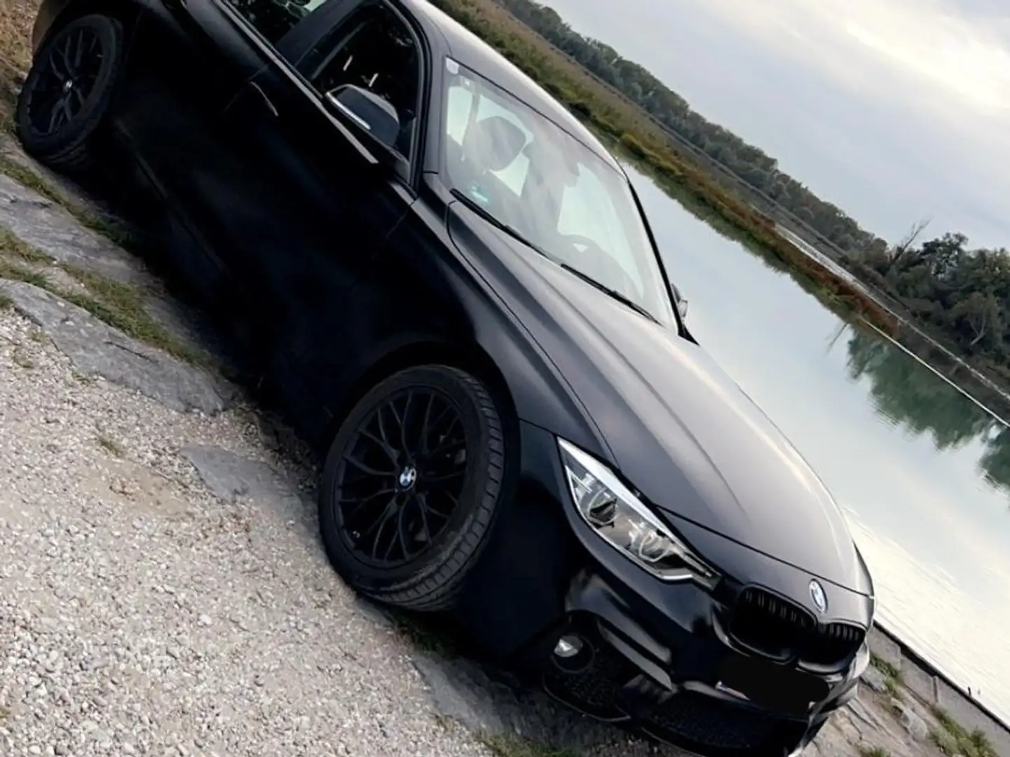 BMW 318 318d Schwarz - 1