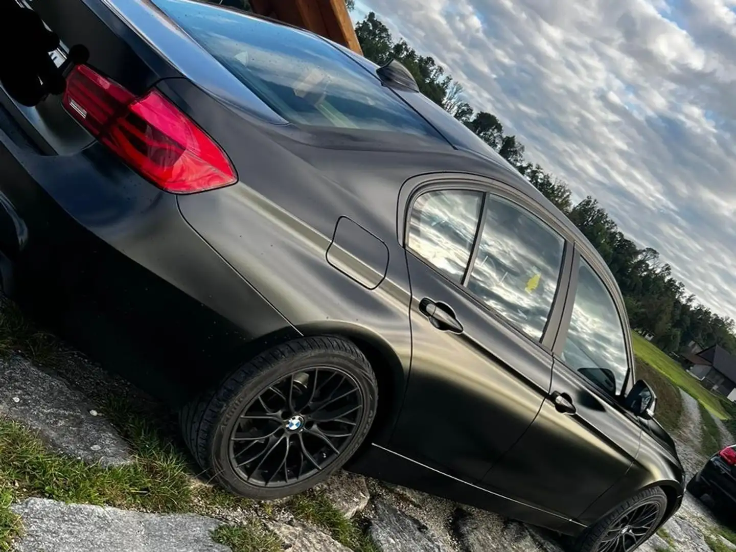 BMW 318 318d Schwarz - 2