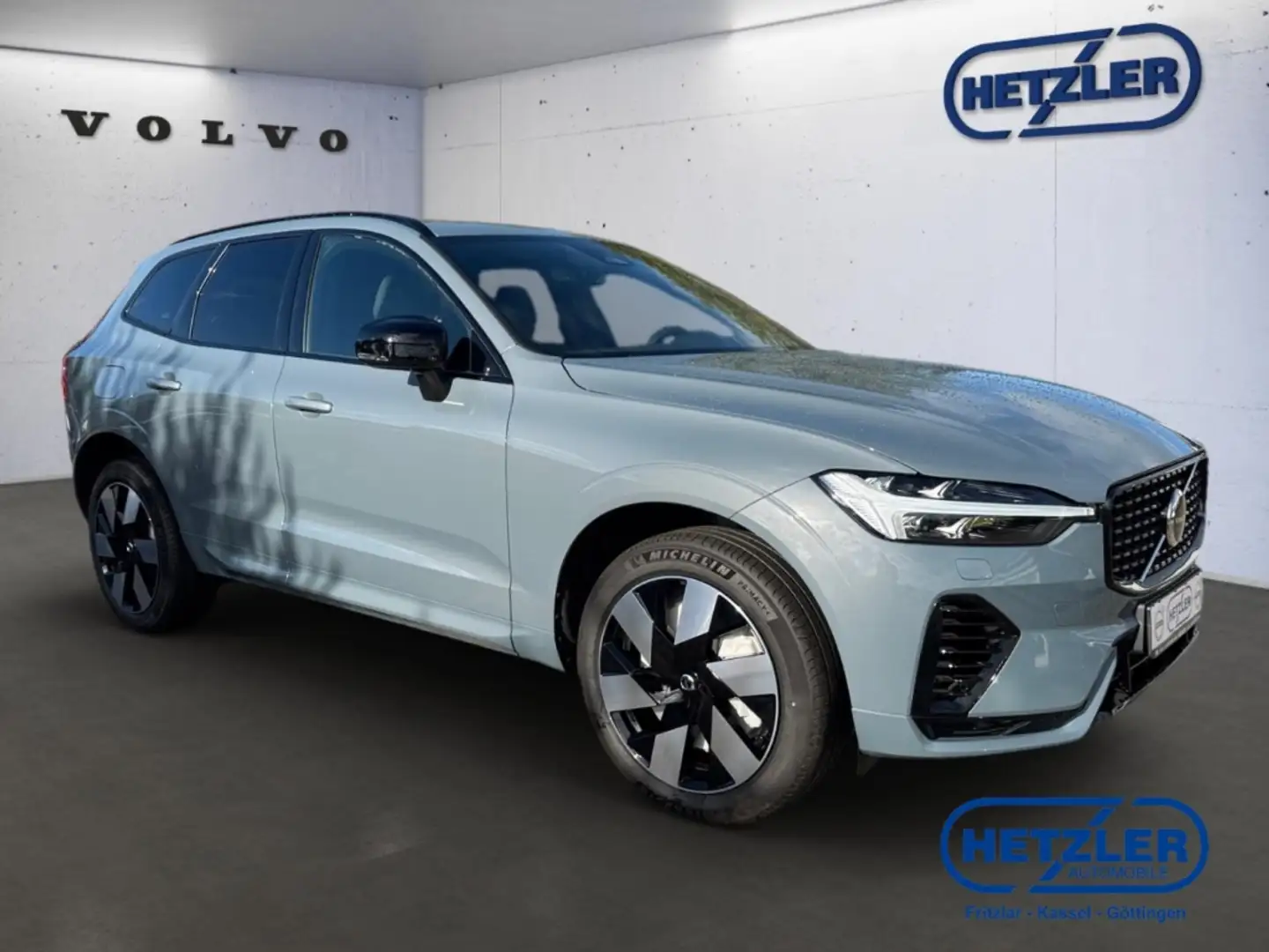 Volvo XC60 Plus Dark Recharge Plug-In Hybrid AWD T6 Twin Engi Grau - 2