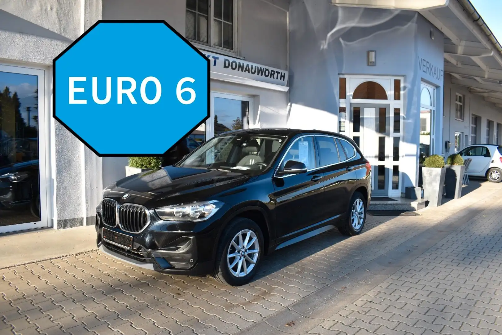 BMW X1 xDrive 18d Aut. Advantage PanoDach Keyless Zwart - 2