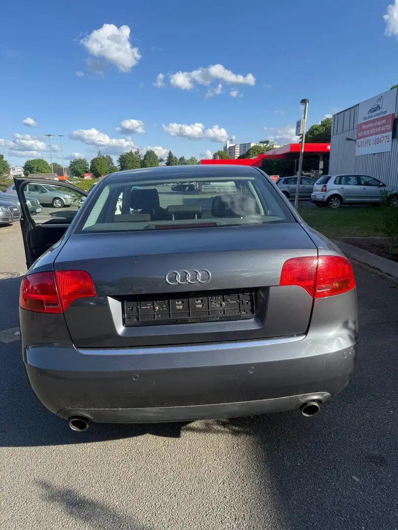 Audi A4 1.8 T Grau - 2