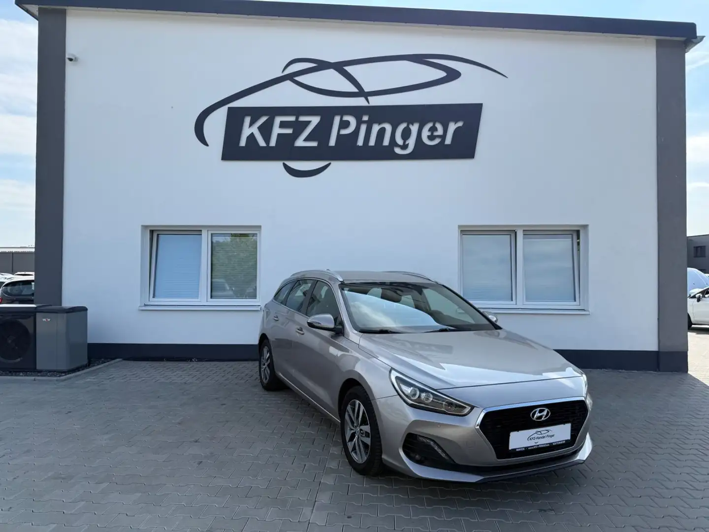 Hyundai i30 cw Premium Grijs - 1