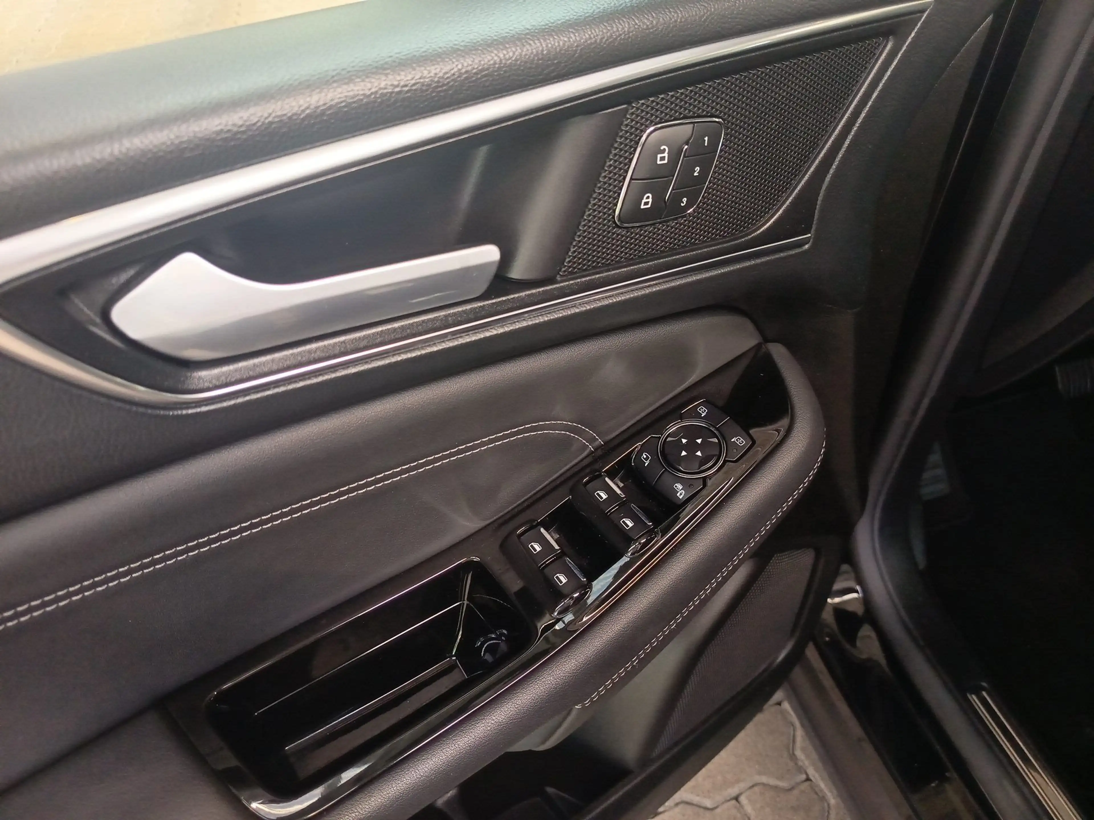 Ford Galaxy Titanium — photo 11