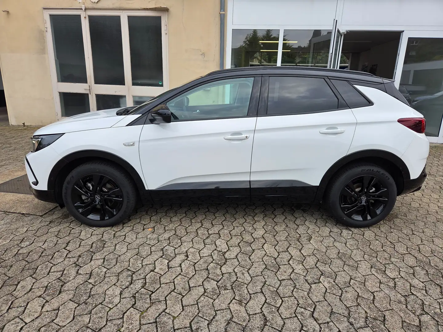 Opel Grandland 1.2 DI GS Line AUTOM. LED KAMERA WiPa - 2