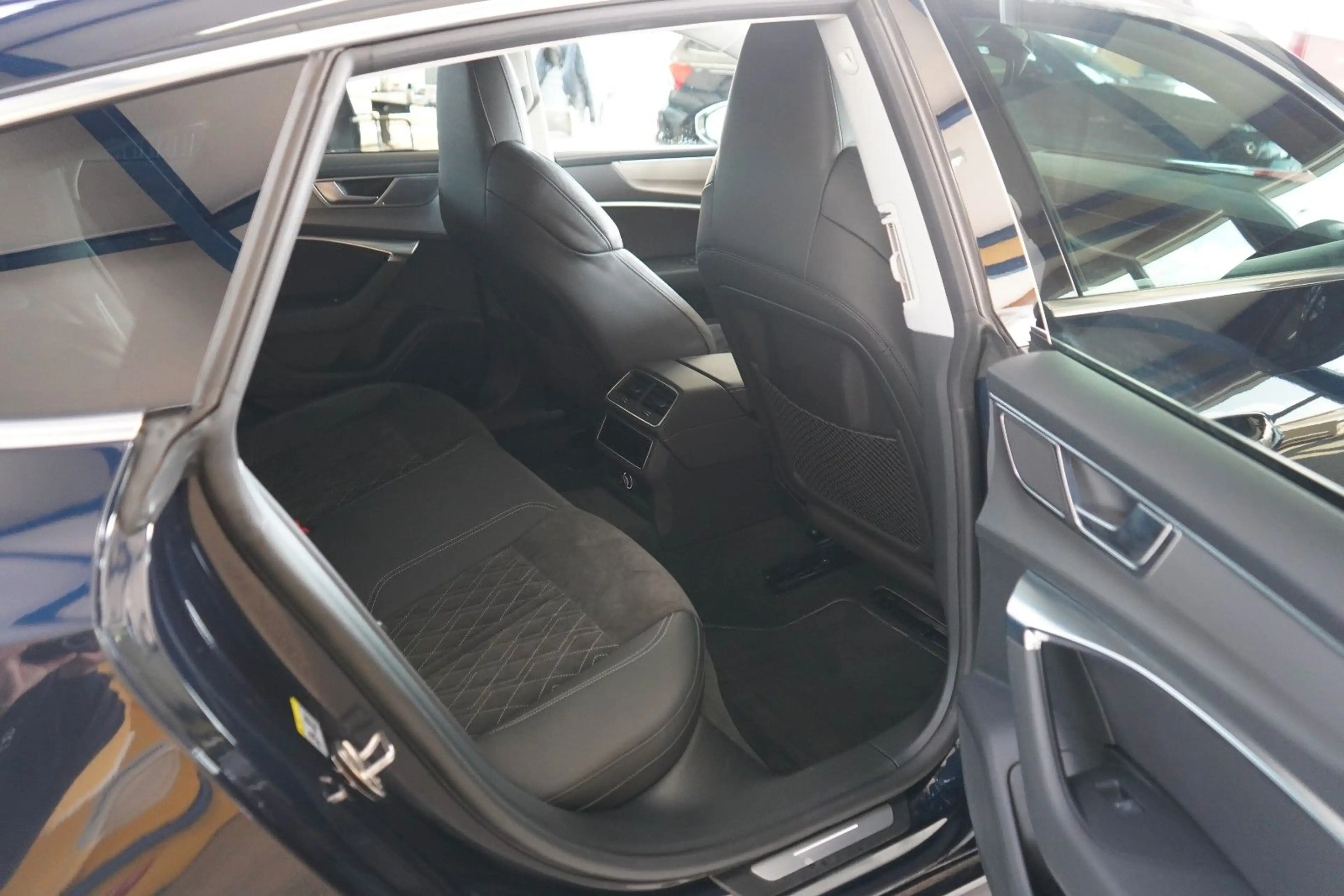 Audi S7 Sportback 3.0 TDI quattro Bi-XENON / NAVI — photo 10