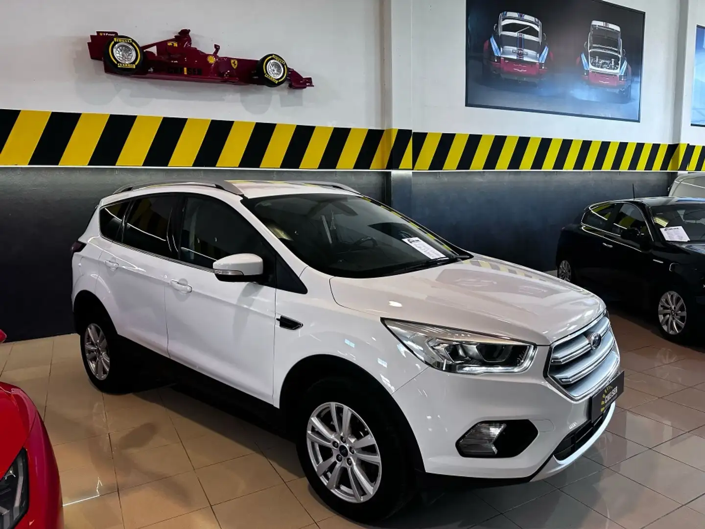 Ford Kuga 1.5TDCi Auto S&S Titanium 4x2 120 Weiß - 1