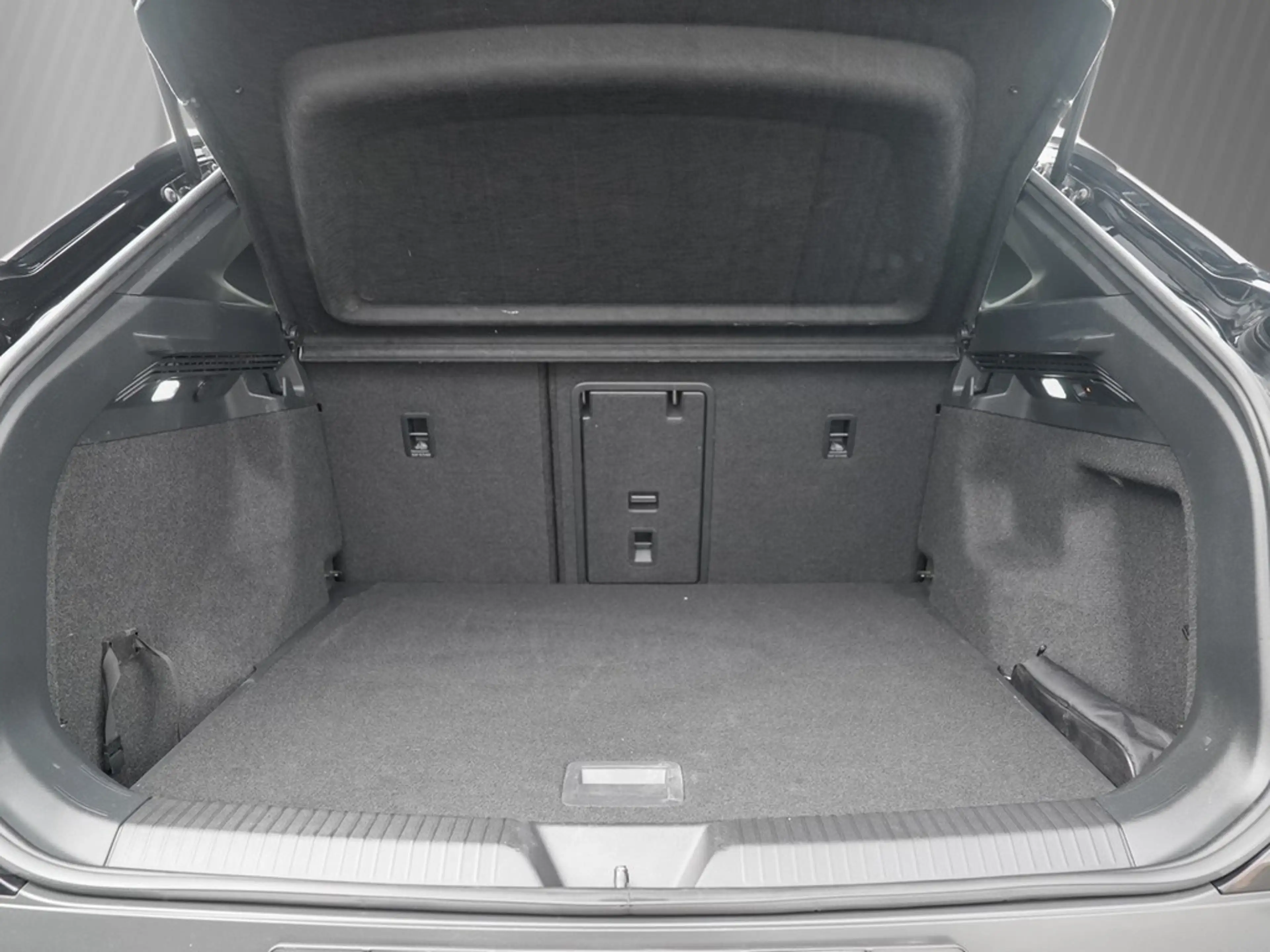 Volkswagen ID.4 Pro 195kW 4Motion AHK/Pano/RFK — photo 7