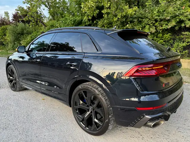 Audi RS Q8 view 3