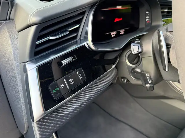 Audi RS Q8 view 15