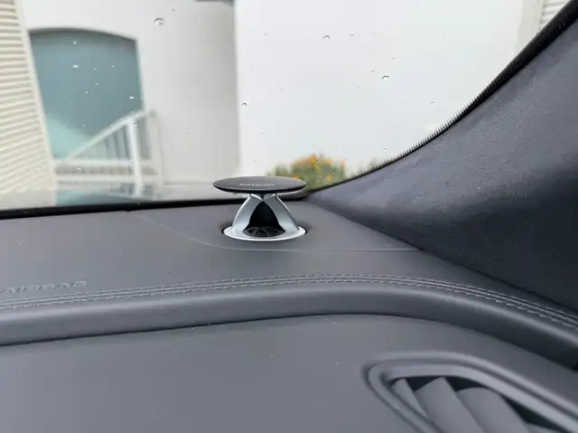 Audi RS Q8 view 13