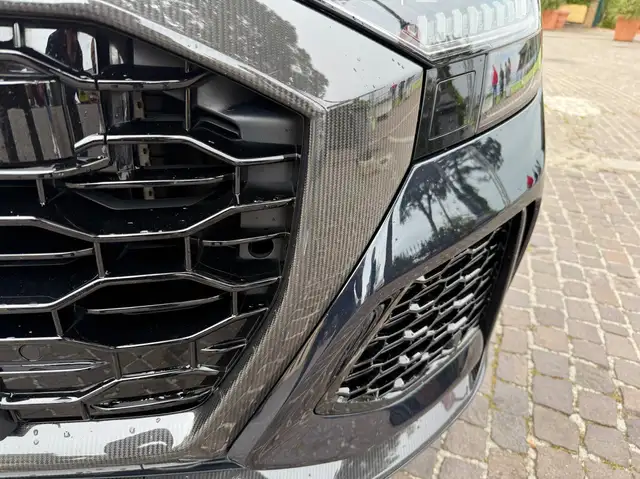 Audi RS Q8 view 6