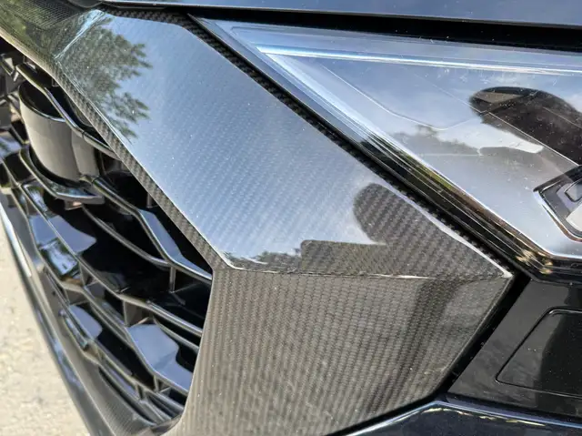 Audi RS Q8 view 9