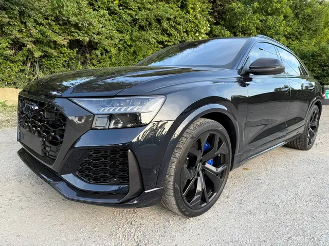 Audi RS Q8 view 4