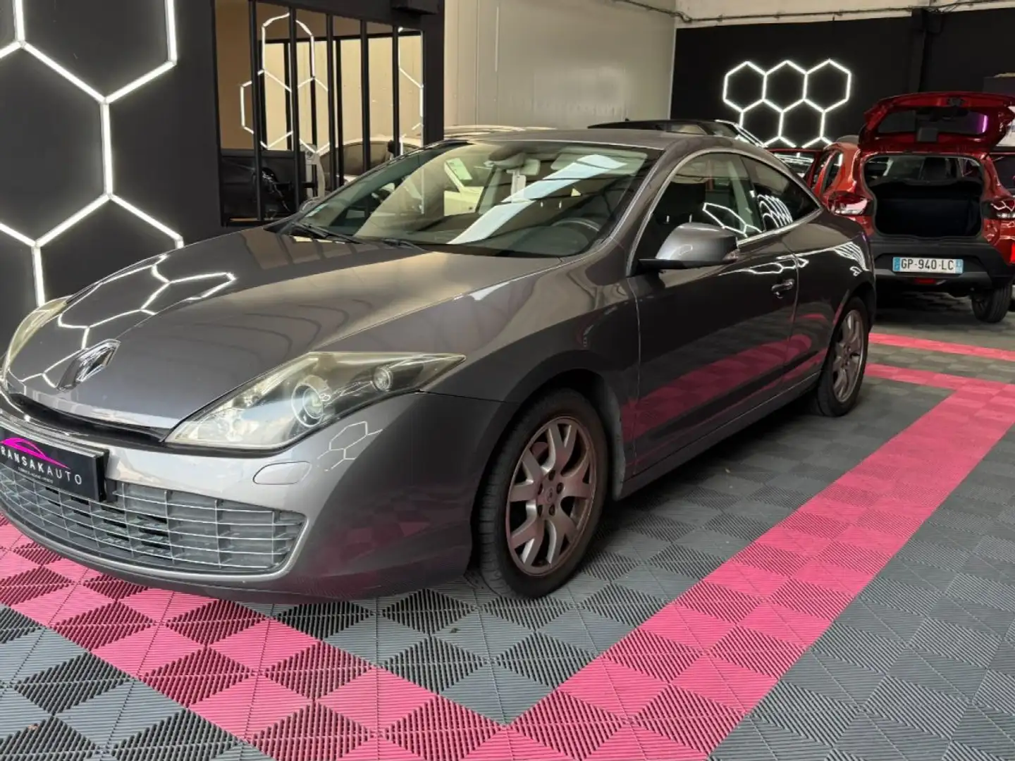 Renault Laguna COUPE Dynamique 150 ch 2.0 dCi Radar AR ~ Clim auto ~ Régulateur Gris - 2