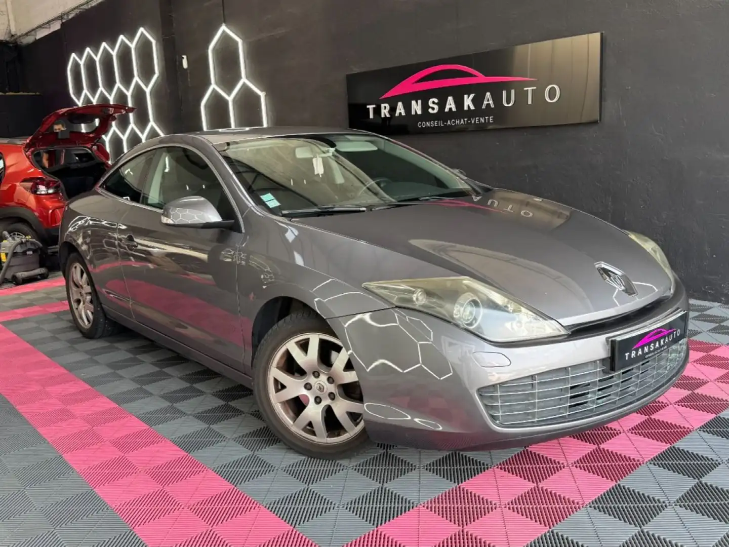Renault Laguna COUPE Dynamique 150 ch 2.0 dCi Radar AR ~ Clim auto ~ Régulateur Grijs - 1