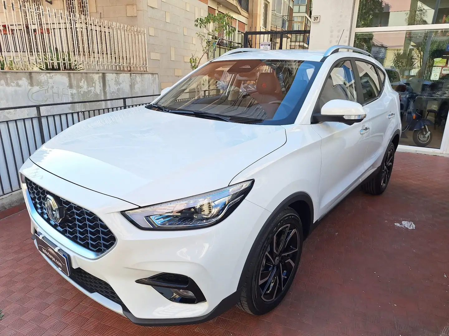 MG ZS ZS 2024 1.5 Classic Luxury Bianco - 2