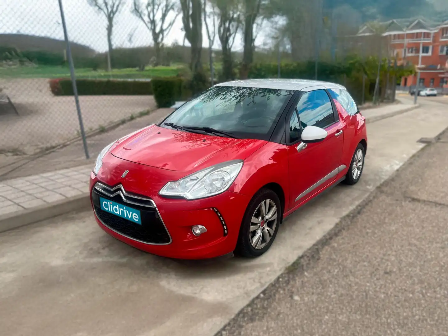 Citroen DS3 1.4HDi Design 70 Roşu - 2
