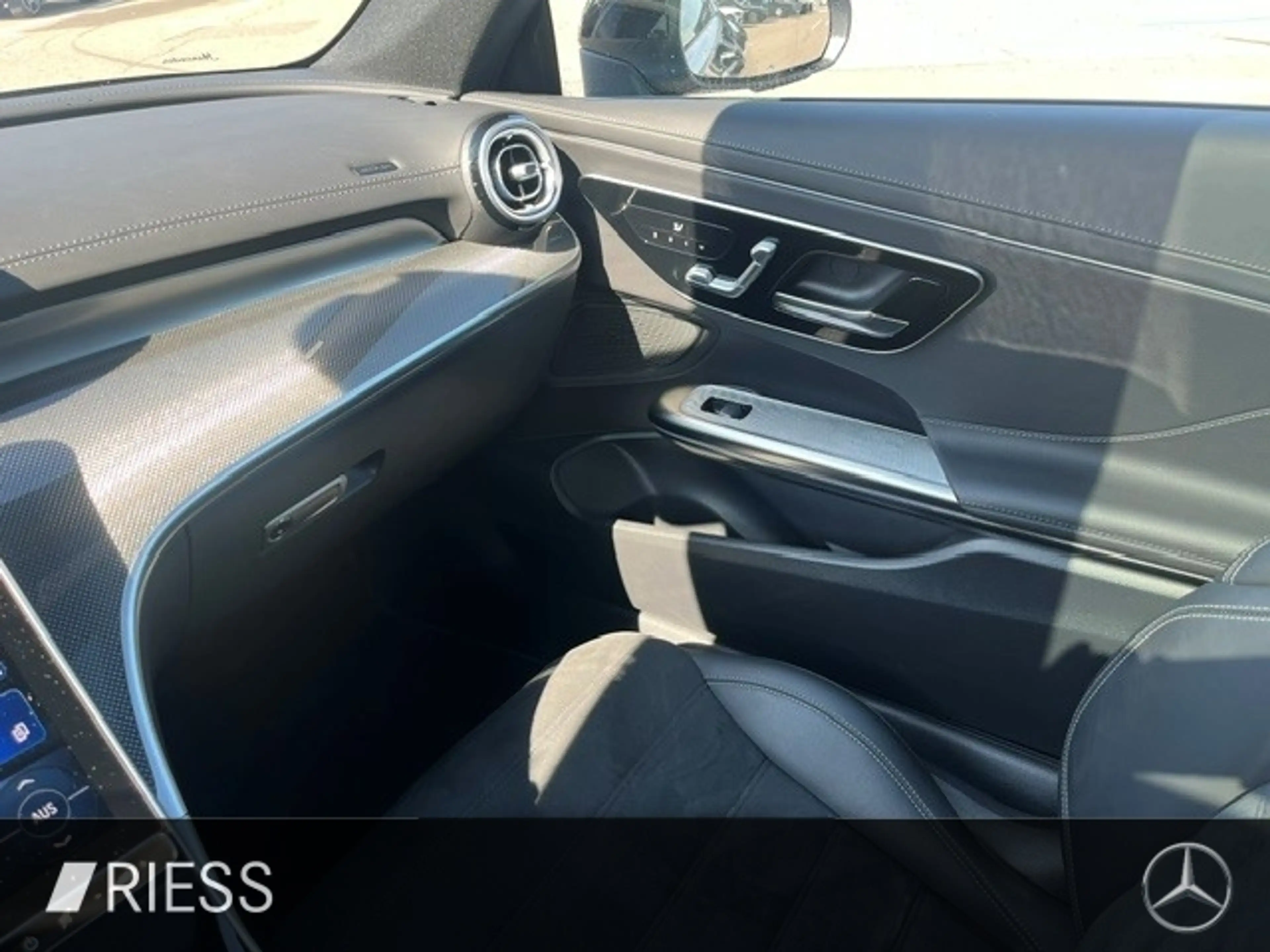 Mercedes-Benz CLE 300 e AMG Sport DIGITAL LIght Pano Distr 19" — photo 13